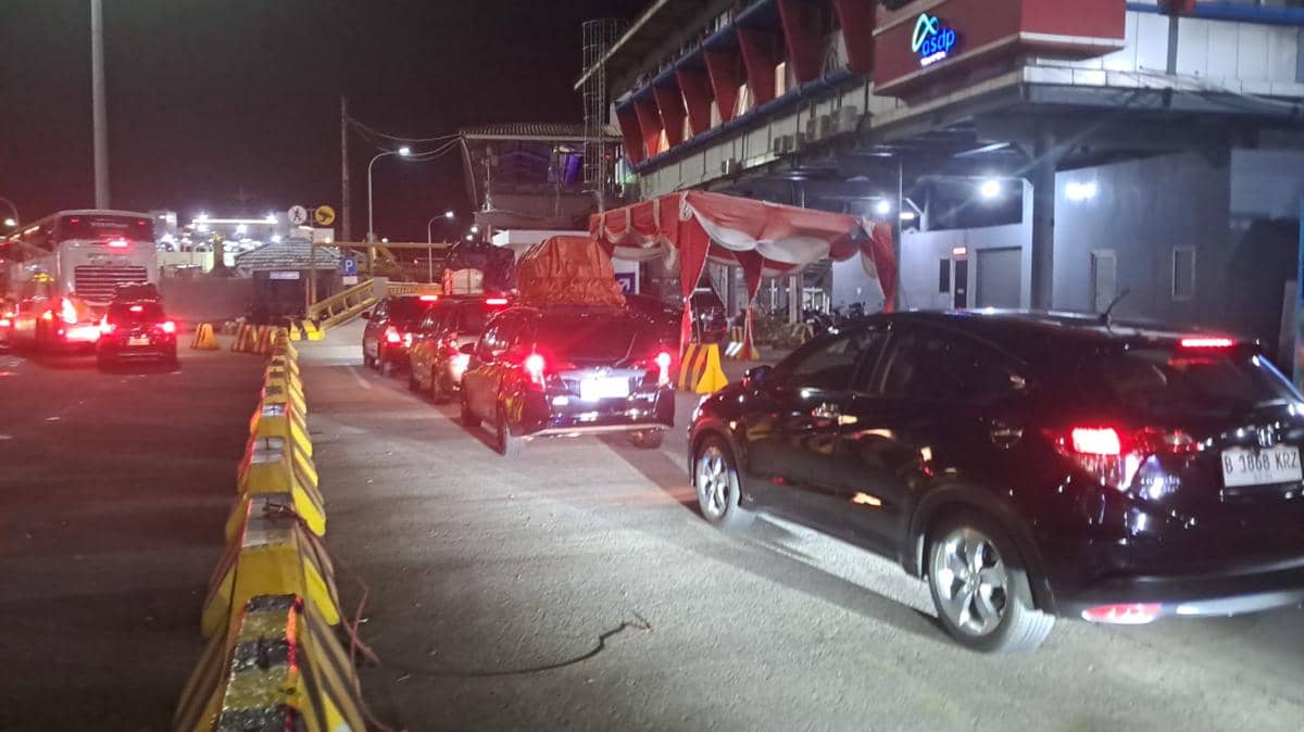 Antrean di Pelabuhan Merak