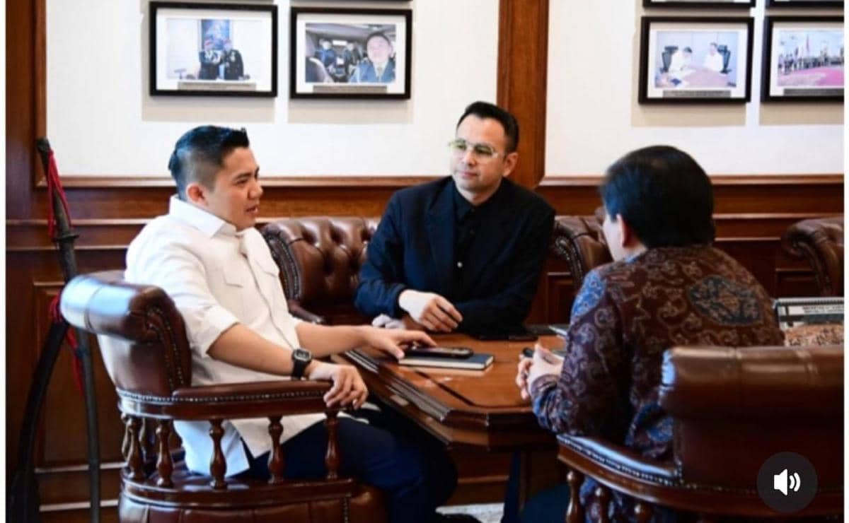 Sekretaris Kabinet Teddy Indra Wijaya bertemu dengan Utusan Khusus Presiden Bidang Pembinaan Generasi Muda dan Pekerja Seni Raffi Ahmad dan Staf Khusus (Stafsus) Presiden Bidang Ekonomi Kreatif Yovie Widianto (Instagram.com/@sekretariat.kabinet)