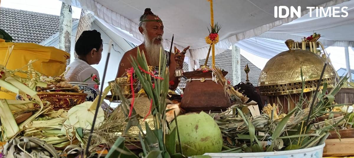 Upacara Tawur Kesanga di Palembang