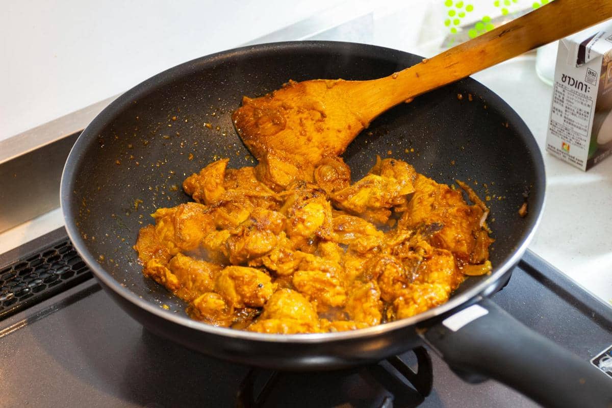 ilustrasi memasak ayam