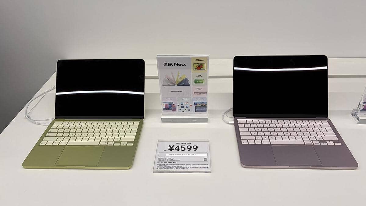 MacBook Neo 256GB (kiri) dan 512GB (kanan).