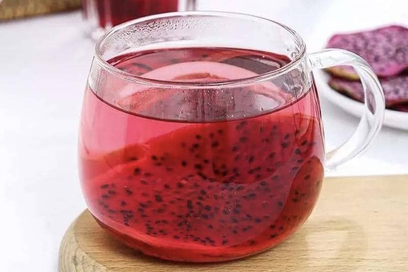 ilustrasi infused water buah naga