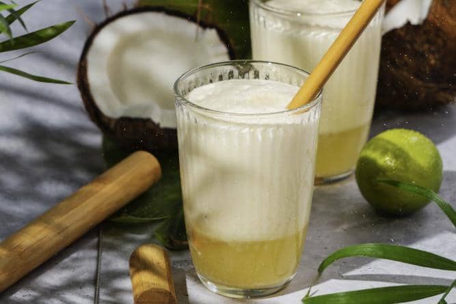 ilustrasi es kelapa jeruk nipis madu 