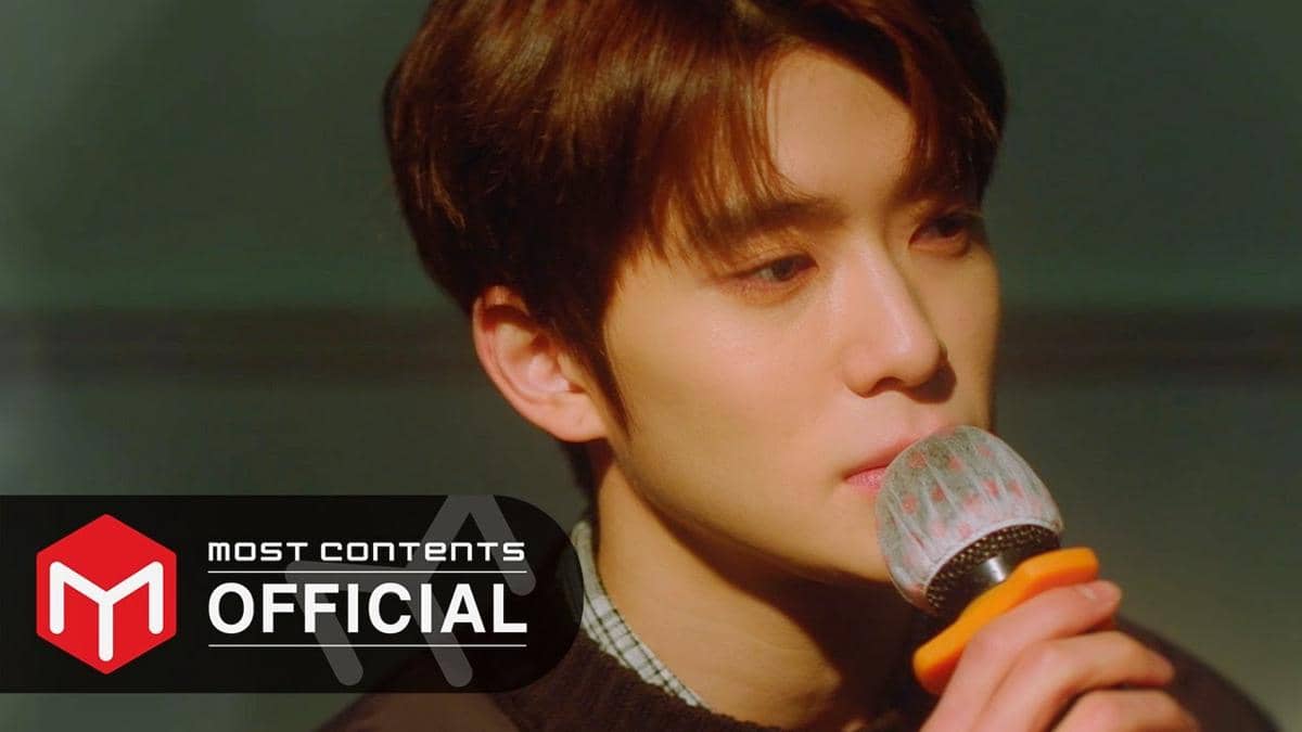 cuplikan MV "Look at Me"