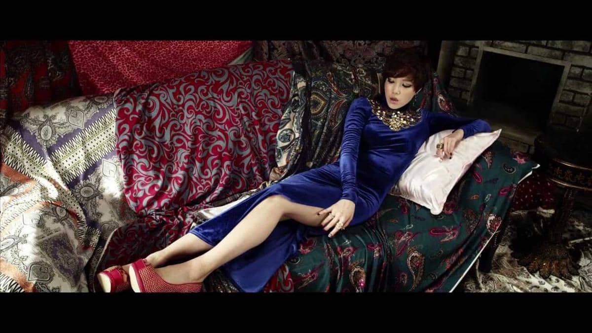 cuplikan MV "Look at Me"