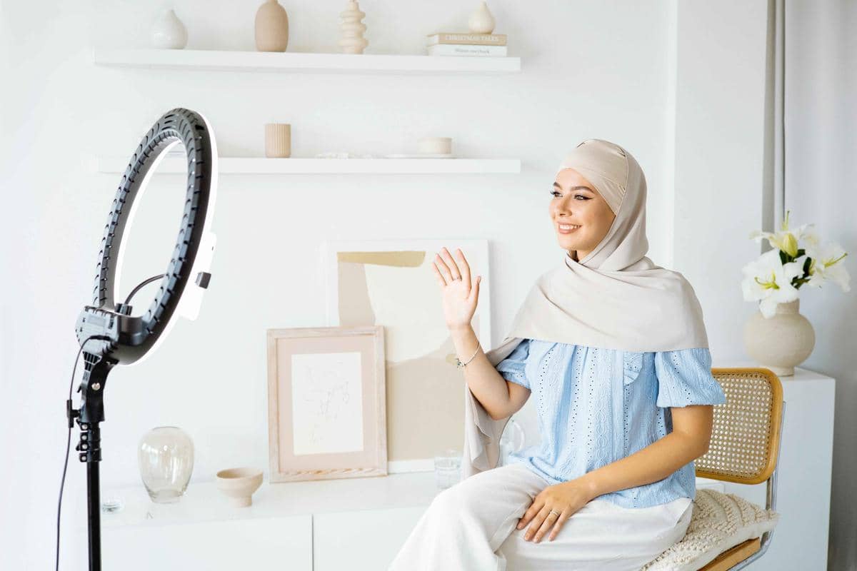 orang sedang video call