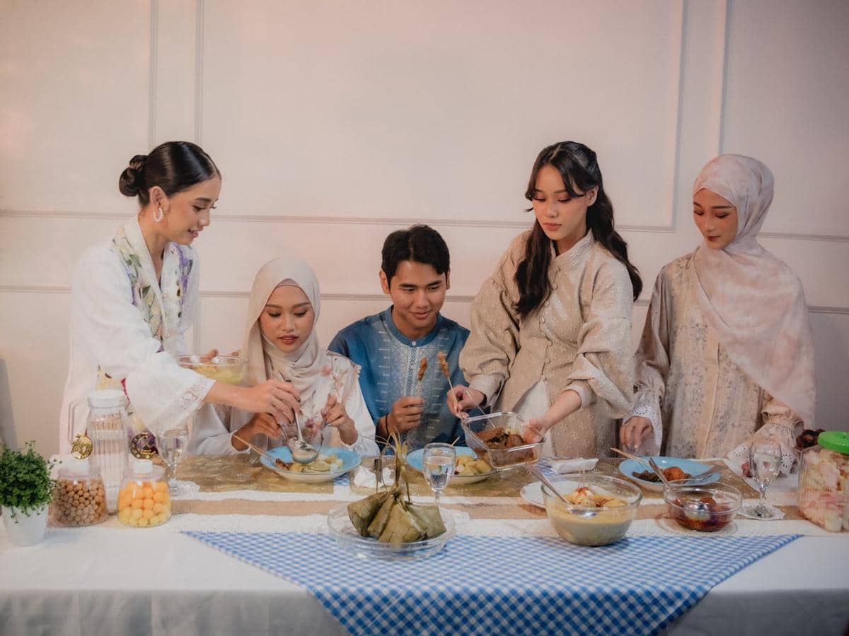 ilustrasi makan-makan saat Lebaran 