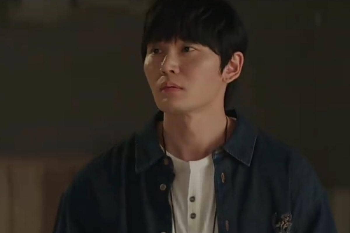 Still cut Siren's Kiss