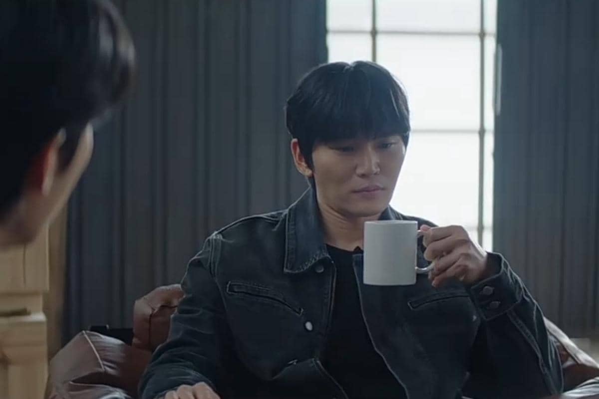 Still cut Siren's Kiss