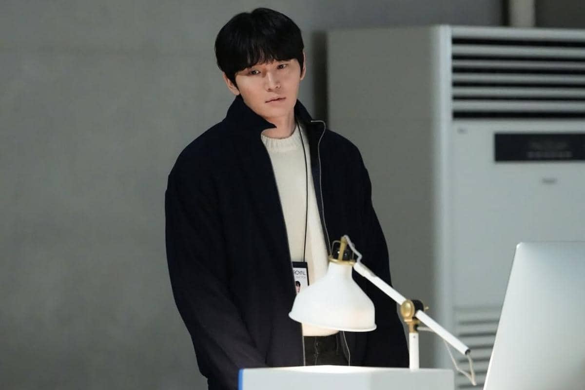 Still cut Siren's Kiss