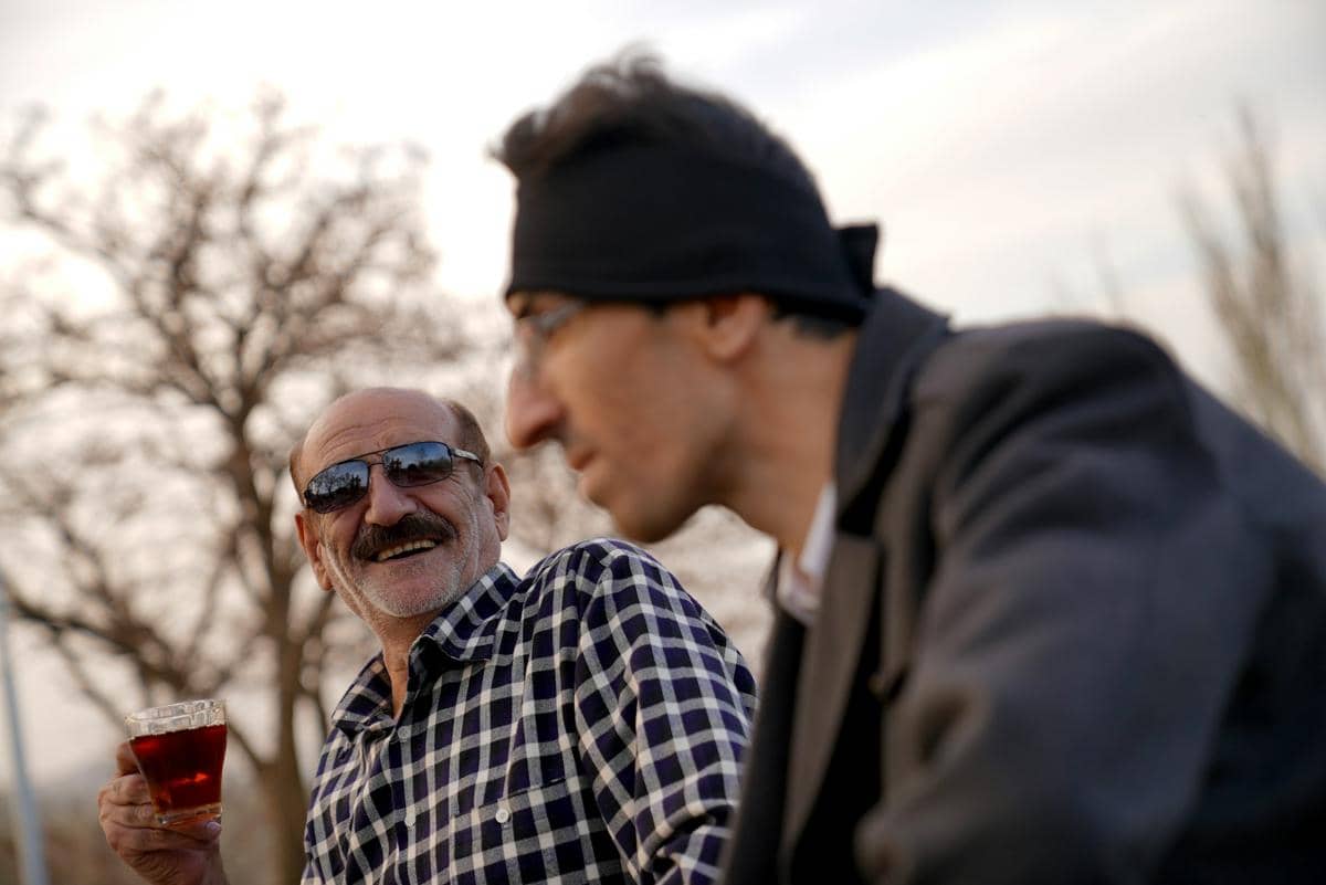 ilustrasi obrolan pria dan kakek