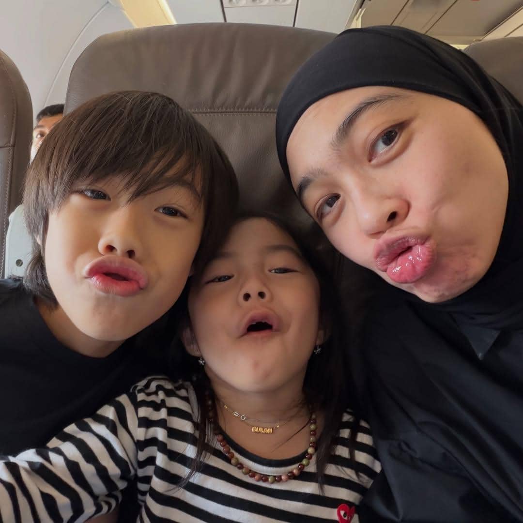 Keluarga Dian Ayu dan Omesh mudik ke Surabaya