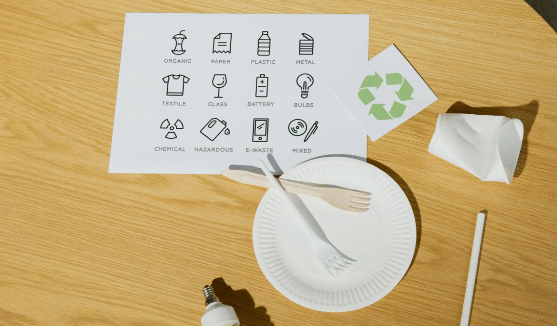 Ilustrasi alat makan sekali pakai 