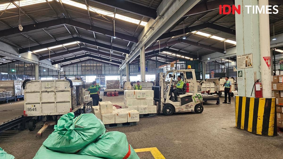 Pengiriman kargo di Bandara Soetta