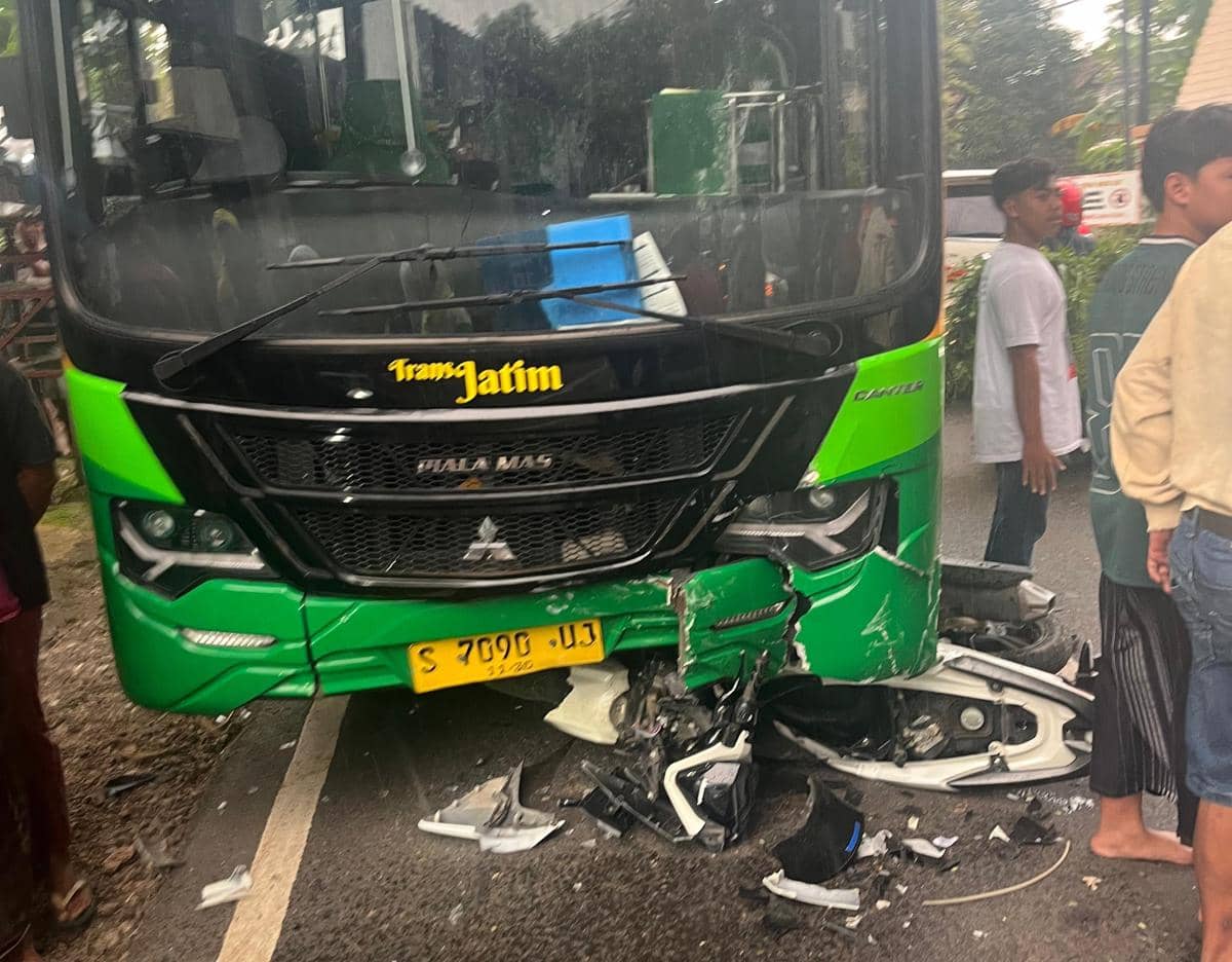 Bus Trans Jatim Tabrak Motor di Lamongan, 1 Meninggal Dunia