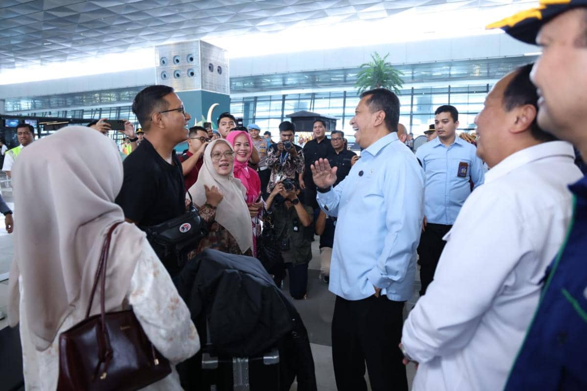 Jamin Standar Layanan Terpenuhi, Wamen PAN-RB Cek Bandara dan Pelabuhan