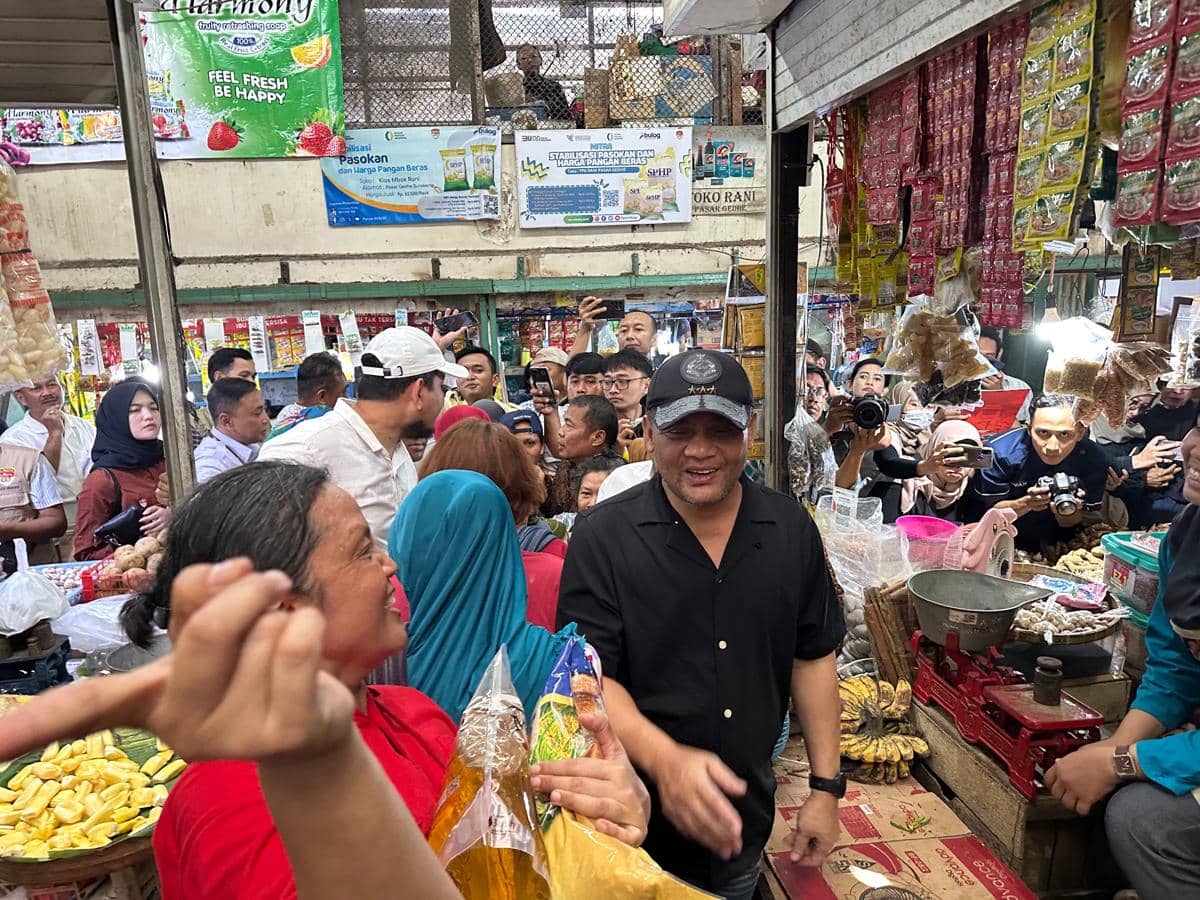 Gubernur Luthfi Blusukan ke Pasar Gede Solo, Pastikan Stok Pangan Aman