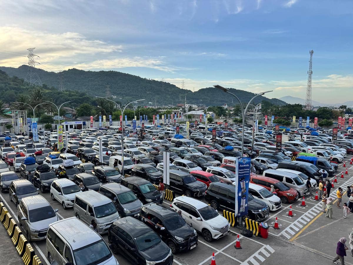 Puncak Arus Mudik Gelombang 2, Antrean Kendaraan di Merak Capai 5 Km