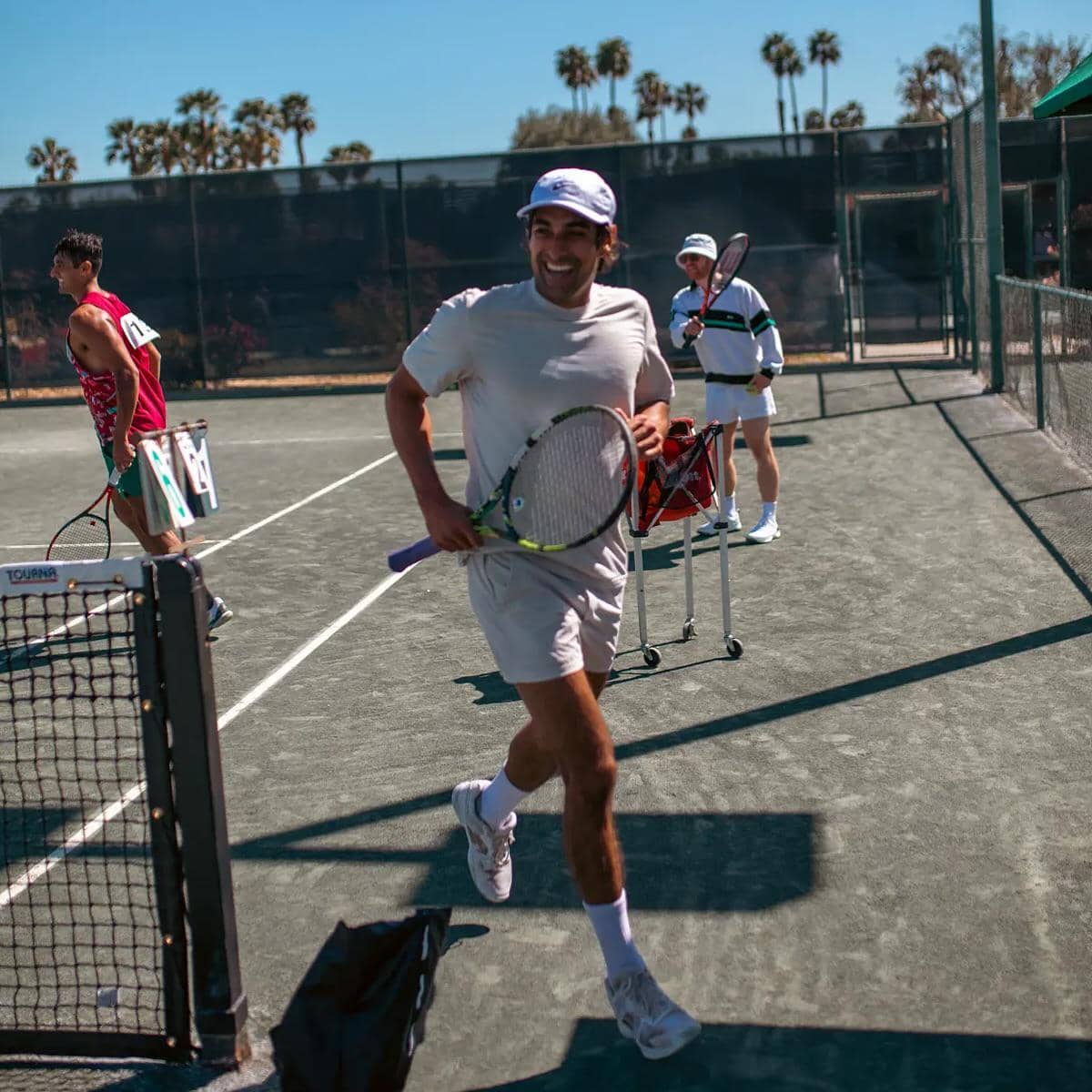 Eman Esfandi bermain tenis yang menjadi olahraga favoritnya