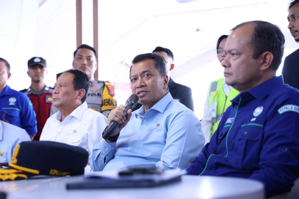 Jamin Standar Layanan Terpenuhi, Wamen PAN-RB Cek Bandara dan Pelabuhan