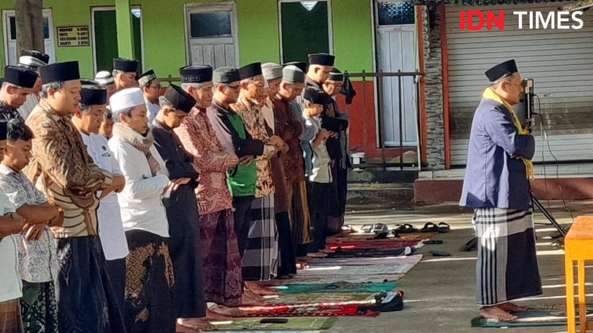 Umat Majelis Sholawat Asyghil Kubro di Bantul Gelar Salat Idul Fitri Hari Ini
