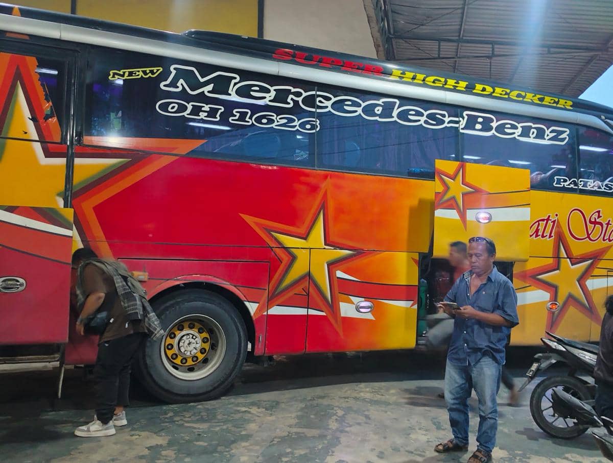 Balada Sopir Bus, Tak Bisa Lebaran Bareng Keluarga Demi Mudik Penumpang