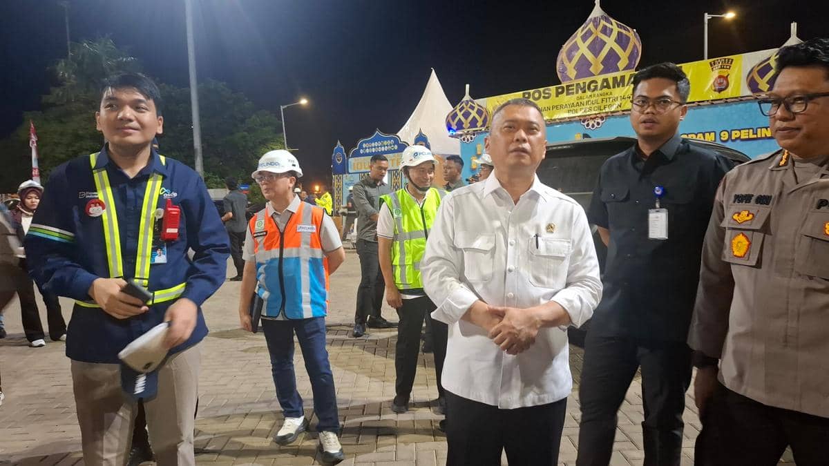 Menhub Dudy saat meninjau Pelabuhan Ciwandan 