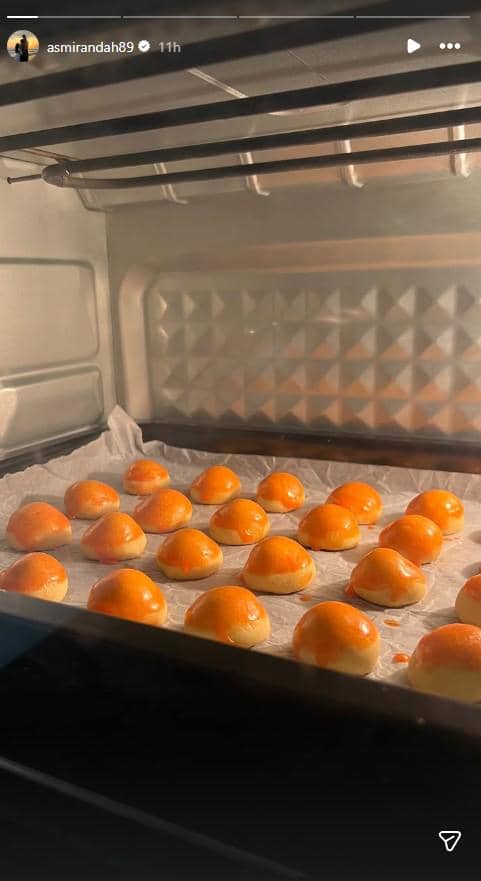 Asmirandah ikut merasakan euforia Lebaran 2026 dengan membuat kue nastar juga