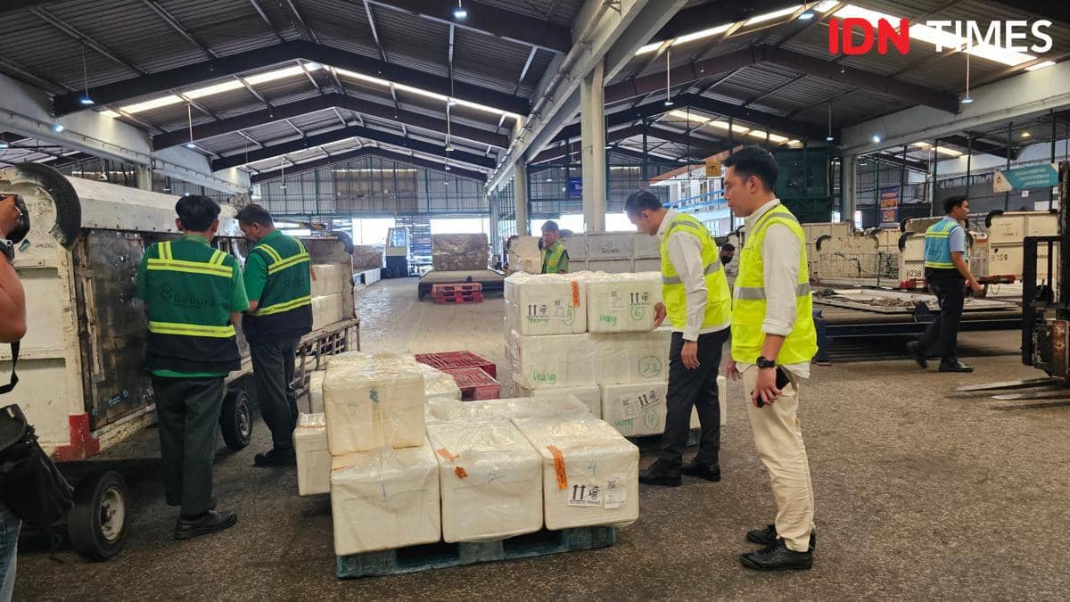 Pengiriman kargo di Bandara Soetta