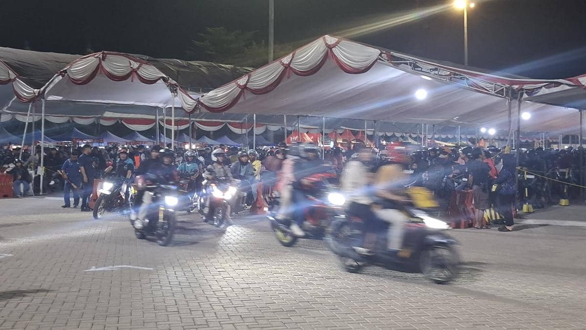 Antrean panjang pemudik motor di Pelabuhan Ciwandan