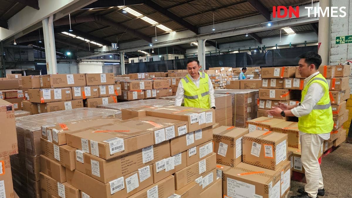 Pembelian Online Meningkat Jelang Lebaran, Pengiriman Kargo Membludak