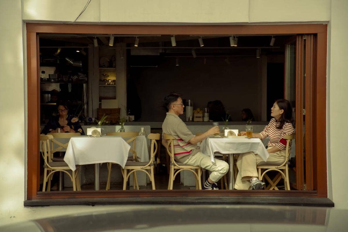 Ilustrasi pasangan di cafe