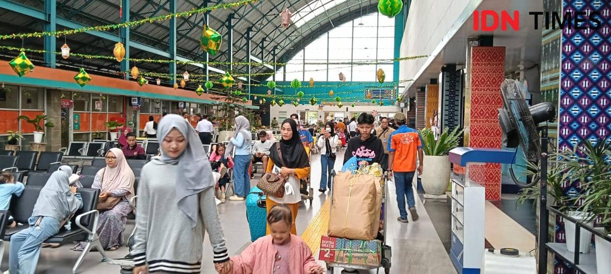 Suasana arus mudik Lebaran di Stasiun Kertapati Palembang