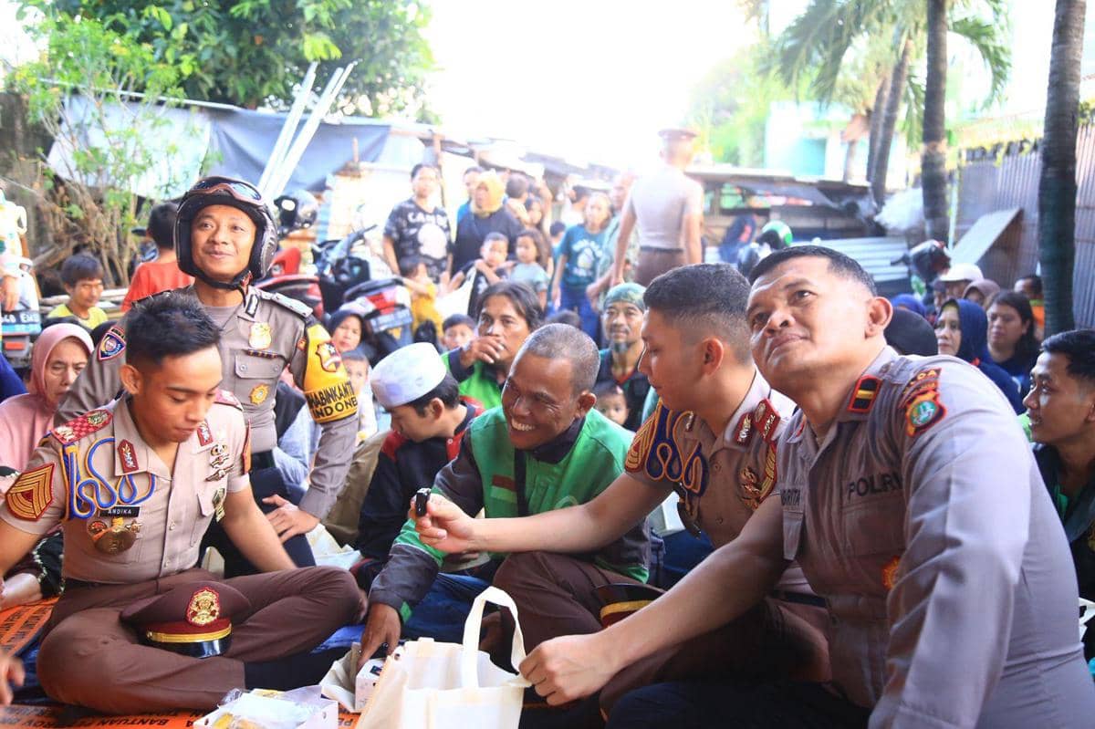 aruna Akpol menggelar edukasi dan buka puasa bersama di Jalan Raya Arteri Daan Mogot, Jakarta Barat, Rabu (18/3/2026). (Dok. Istimewa)