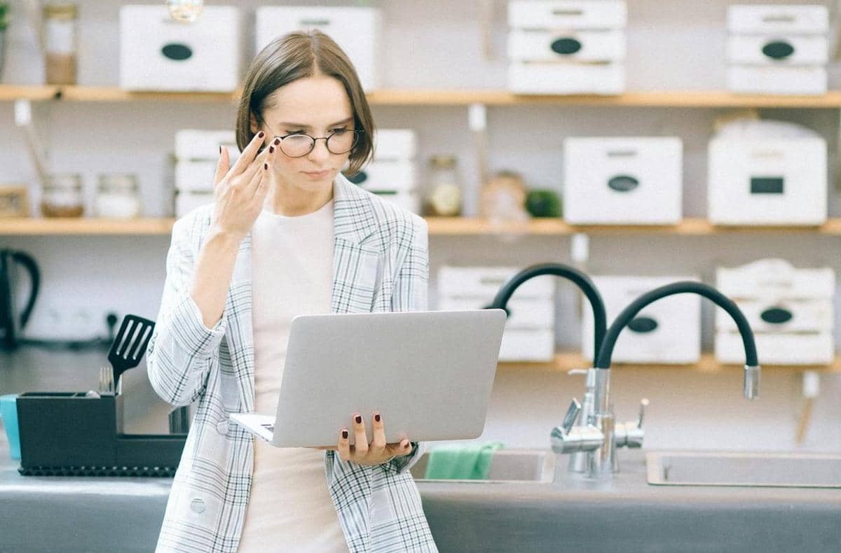 Ilustrasi bekerja (pexels.com/Photo by Nataliya Vaitkevich)