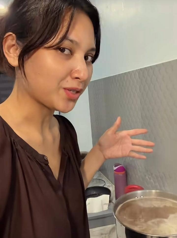 Indah Permatasari masak untuk lebaran