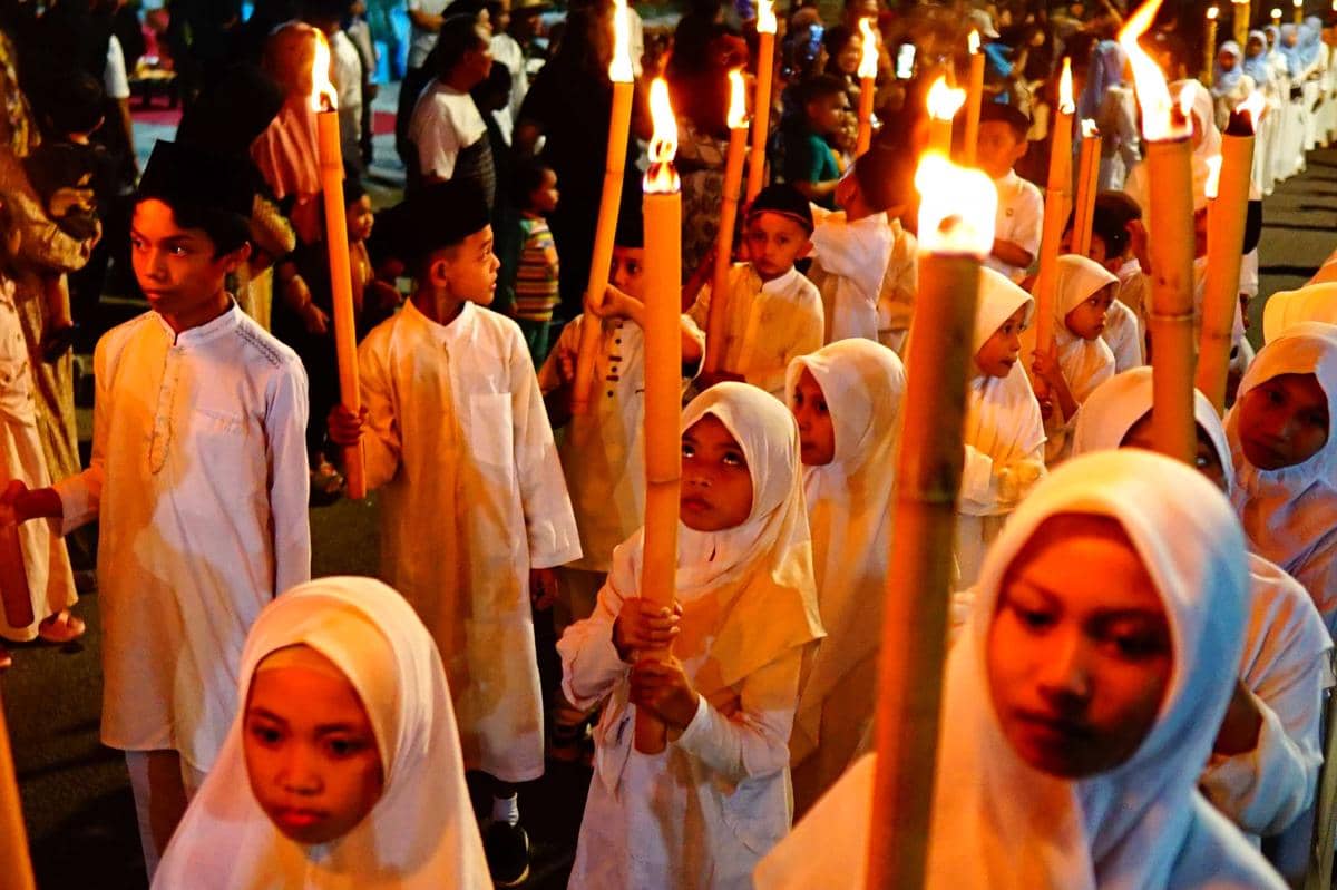 Ilustrasi pawai obor.