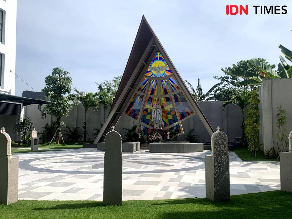 Foto Plaza Gua Maria Griya Usia Lanjut Santo Yosef II, Surabaya