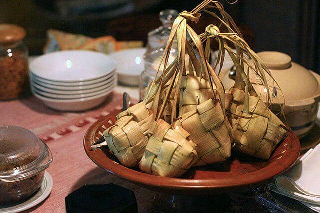 Kenapa Ketupat Dibungkus Anyaman Daun Kelapa? Ini Makna Filosofinya