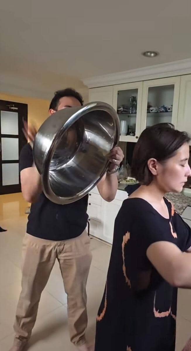 Prilly Latuconsina masak rendang untuk Lebaran.