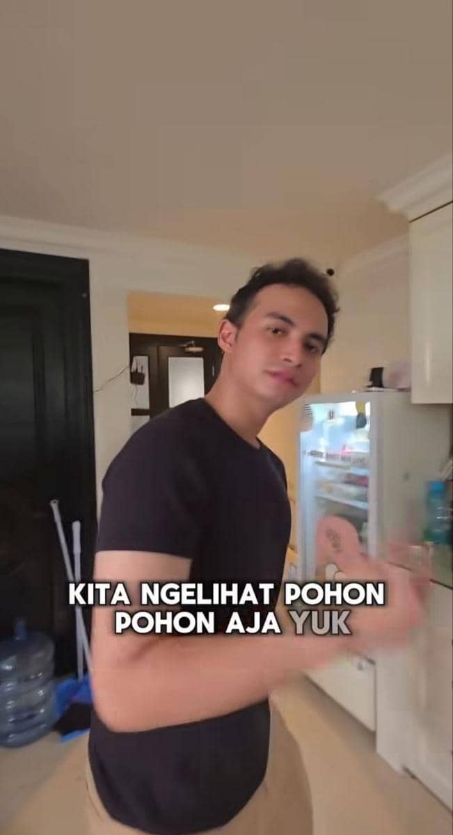 Prilly Latuconsina masak rendang untuk Lebaran.