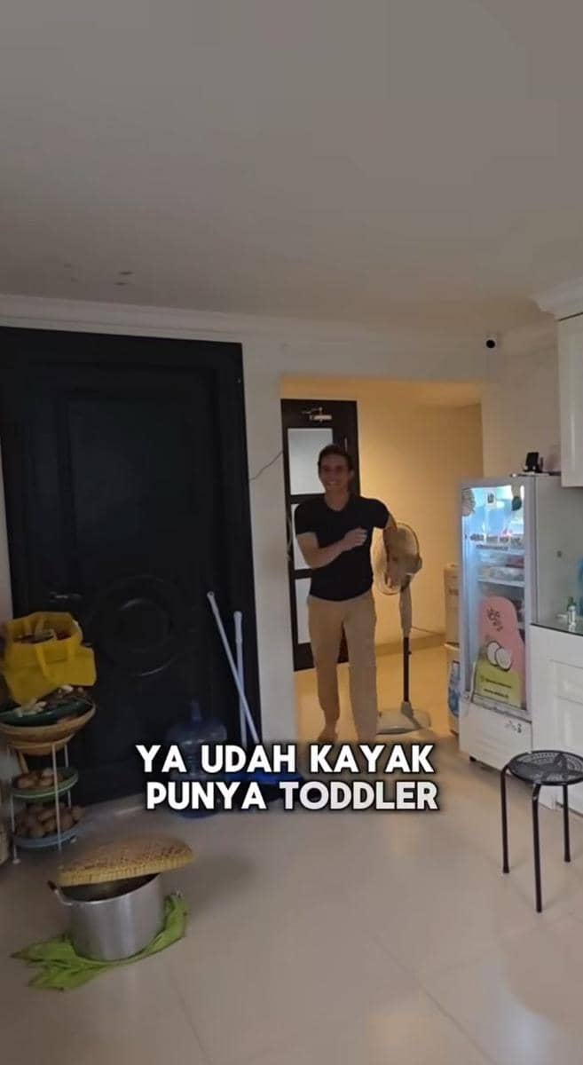 Prilly Latuconsina masak rendang untuk Lebaran.