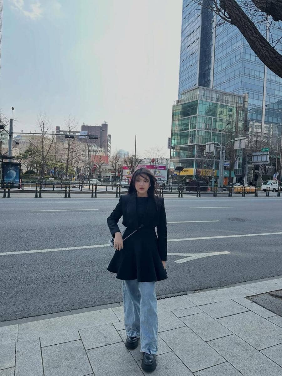 Tiara Andini bersiap nonton konser comeback BTS di Seoul.