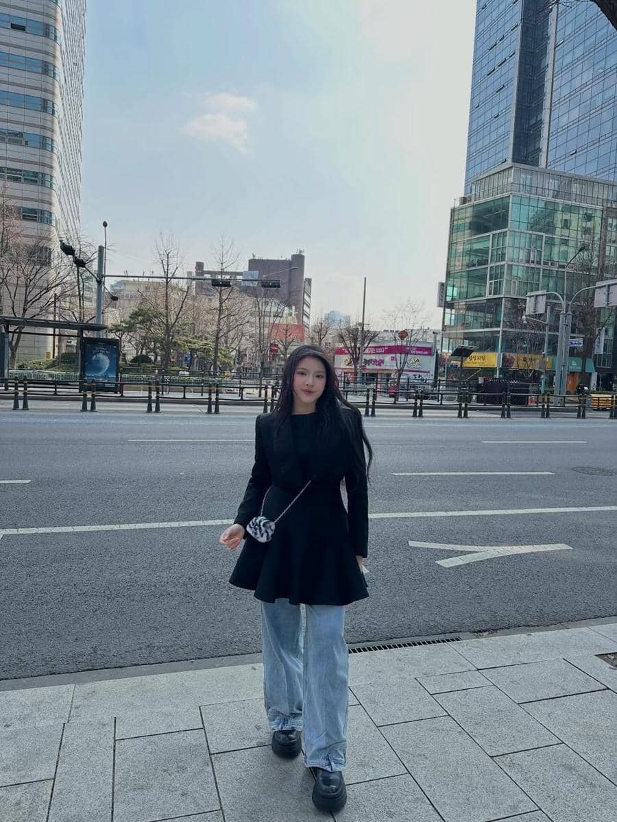 Tiara Andini bersiap nonton konser comeback BTS di Seoul.