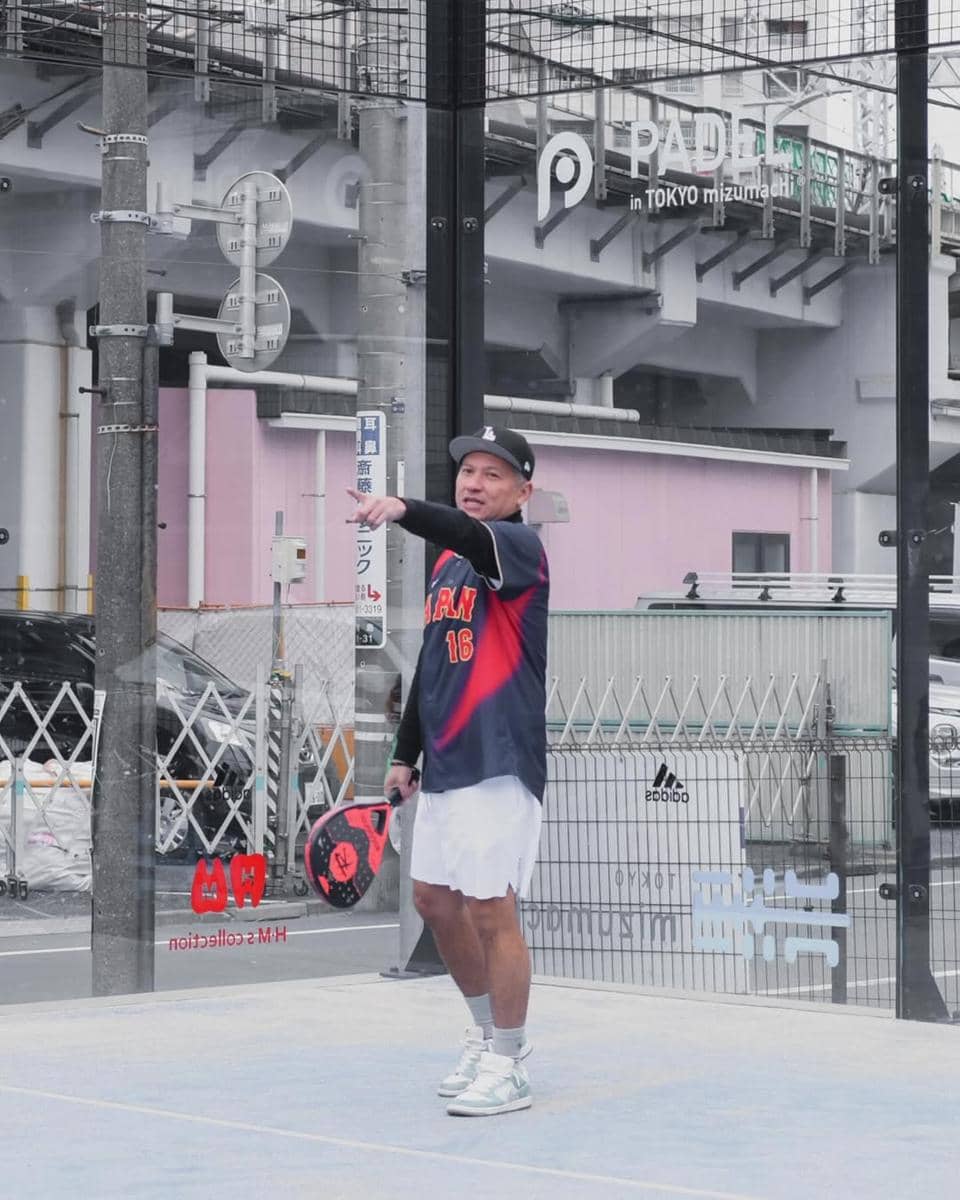 Gading Marten main padel di Jepang.