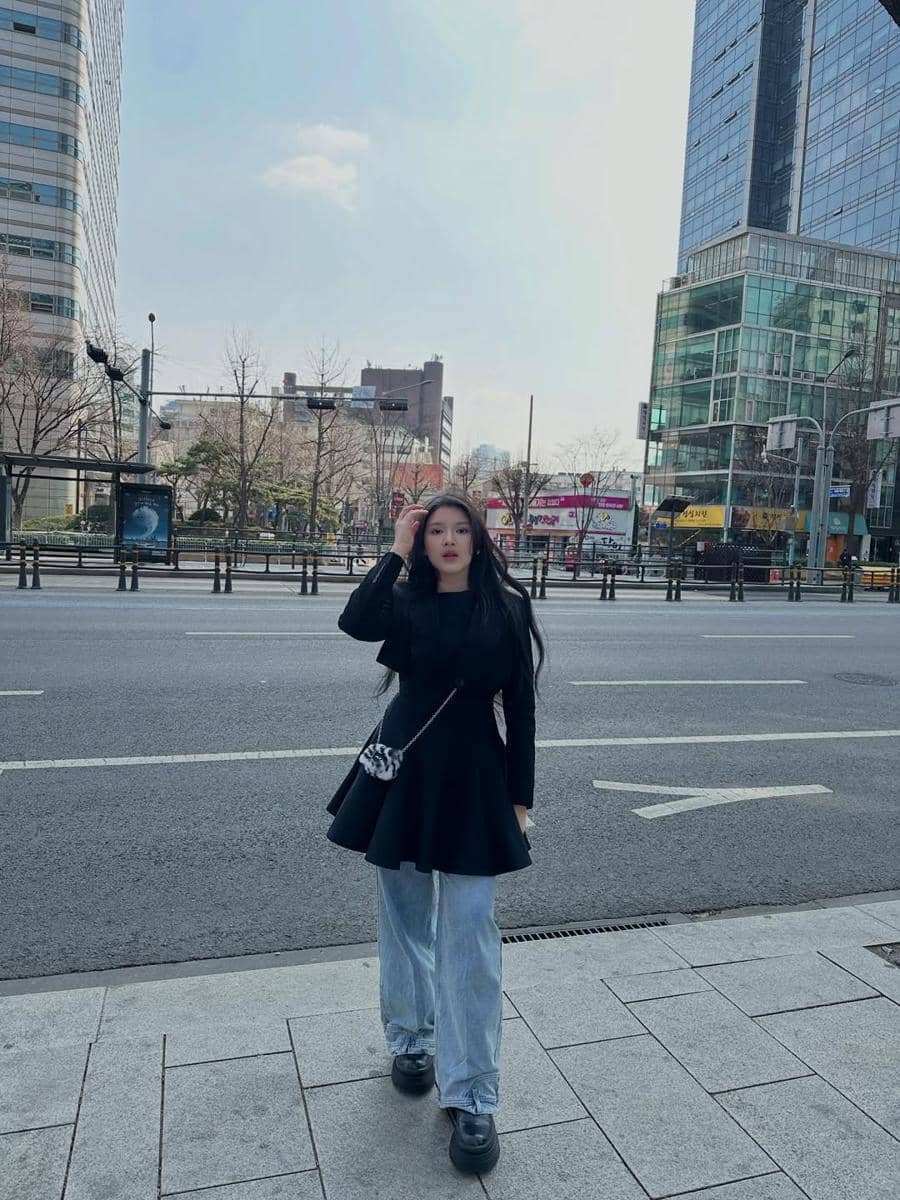 Tiara Andini bersiap nonton konser comeback BTS di Seoul.