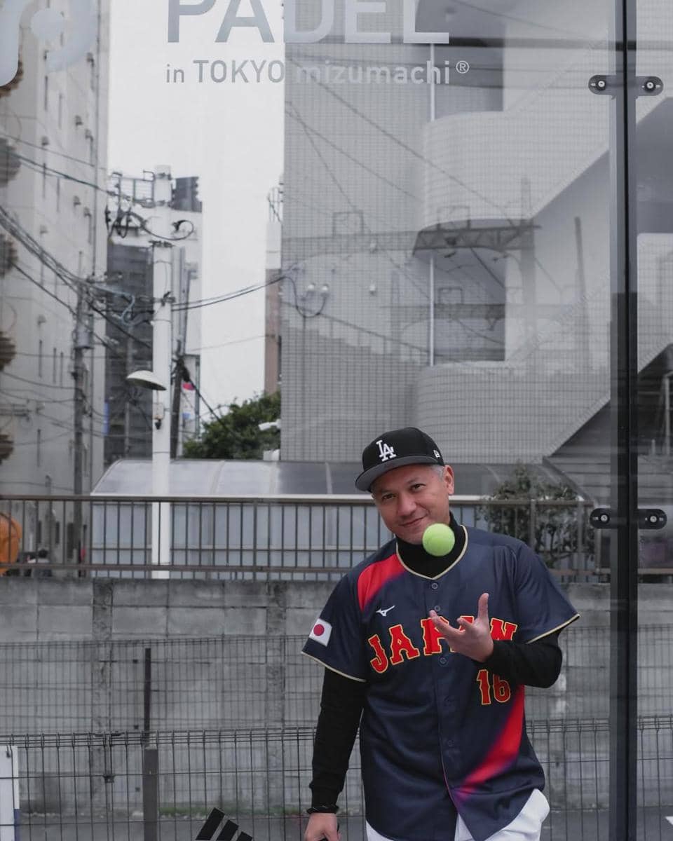 Gading Marten main padel di Jepang.