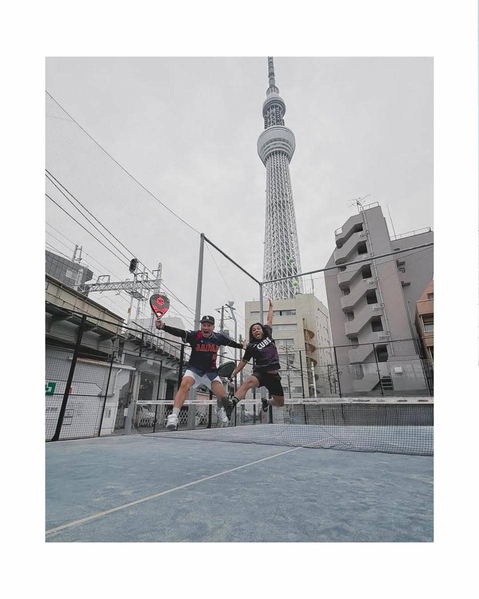 Gading Marten main padel di Jepang.