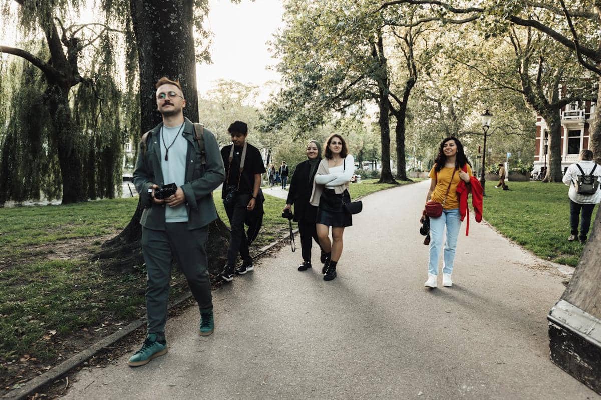 Ilustrasi jalan di taman