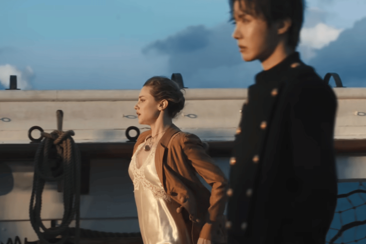 Lili Reinhart dan BTS di MV SWIM (youtube.com/HYBE LABELS)